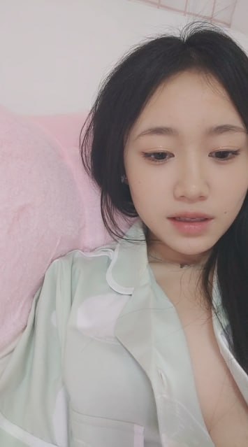 图片[9]-小骚货直播自慰快高潮的时候 妈妈突然推门进来（最后几秒钟） 被现场抓包社死-赤赤哗热瓜黑料中心