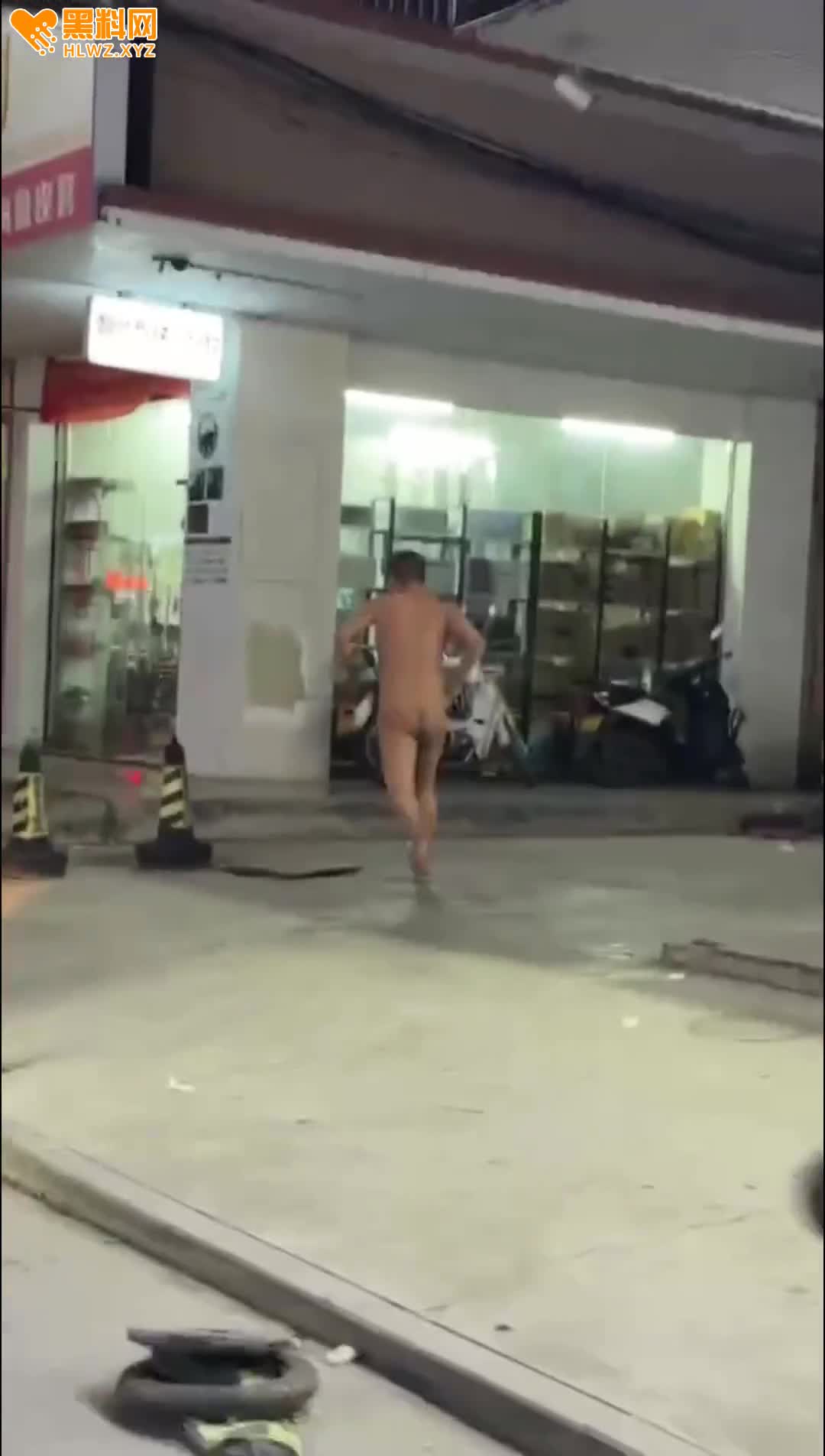 图片[10]-广东揭阳惊现裸男大街上裸奔 疑似主人的任务 这大冷天的不会感冒吗-赤赤哗热瓜黑料中心