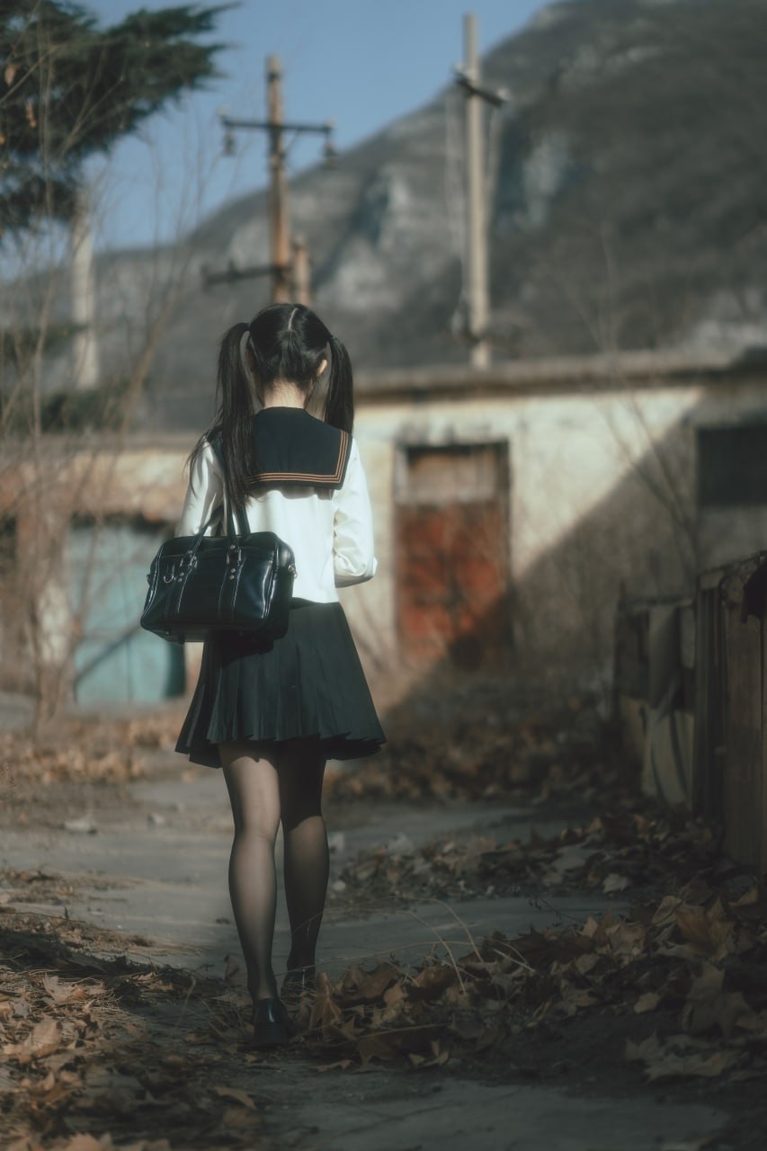 图片[8]-邻家少女初长成 小小年纪母狗体质就已经显现 开始玩户外露出自慰追求刺激 白浆很多-赤赤哗热瓜黑料中心