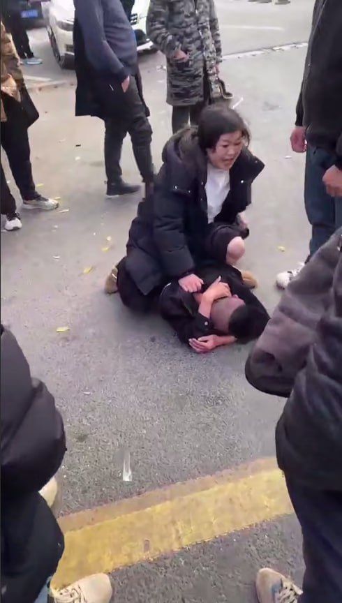 图片[8]-四川绵阳热瓜 日了老娘一年 一顿火锅都没请 骑在身下就是一顿暴揍 招招直攻对方睾-赤赤哗热瓜黑料中心