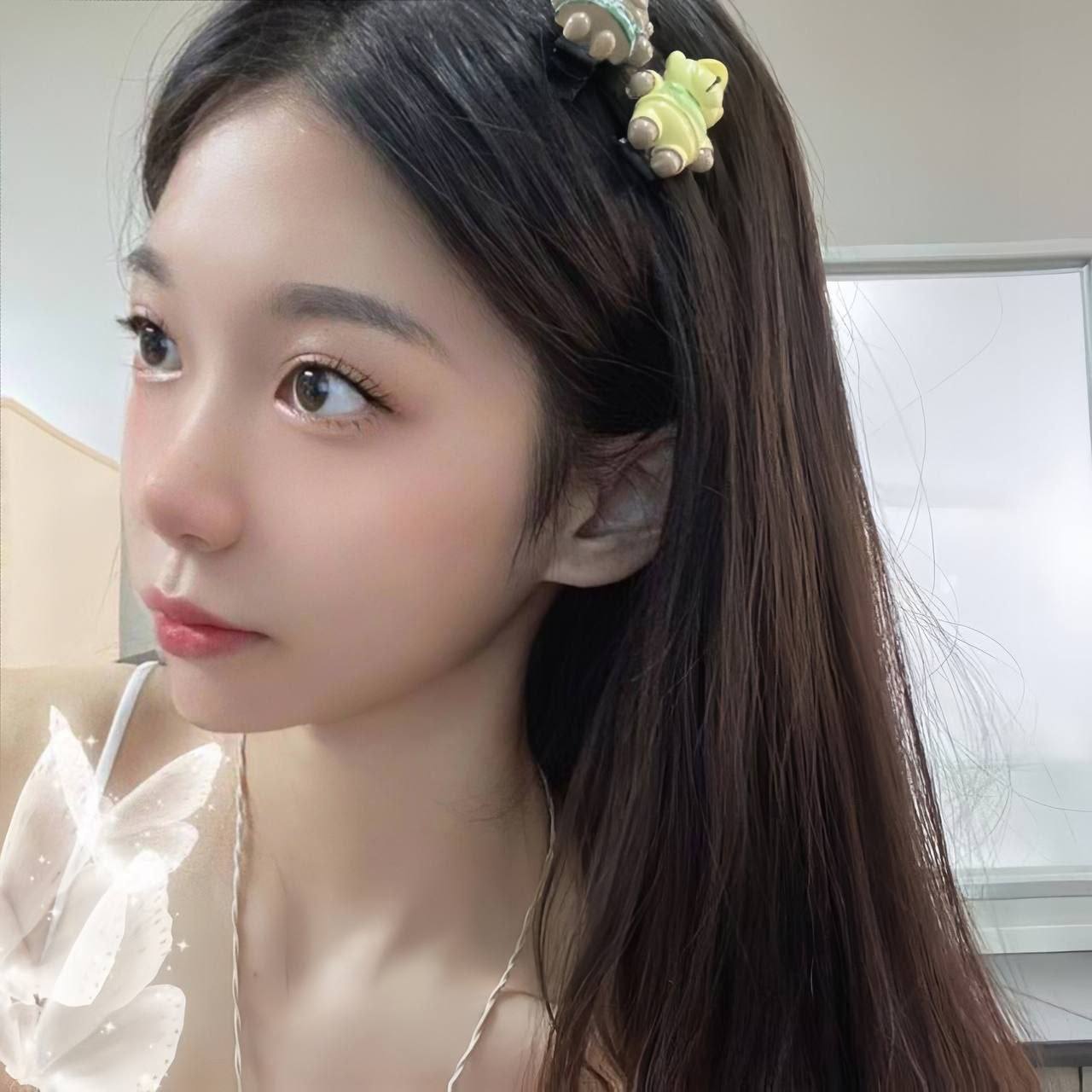 极品超高颜值女学生对镜自拍流出，粉嫩小骚穴，竟然还是个白虎！颜值是真的顶，看来颜-赤赤哗热瓜黑料中心