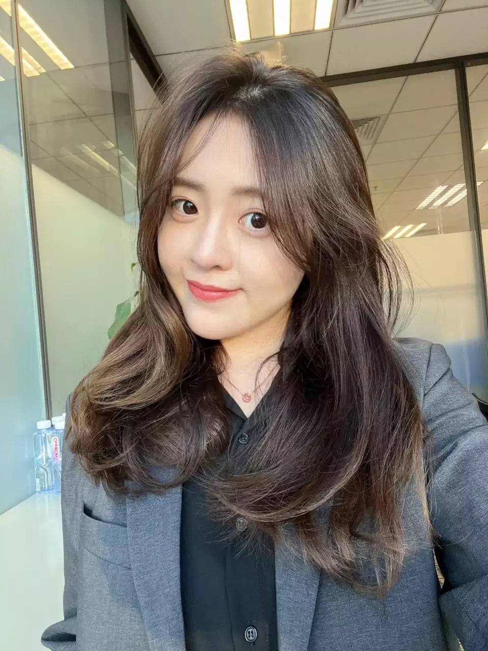 #反差 #口交 #母狗 00后清纯反差婊与男友啪啪，正面胸推舌舔口交，然后被骑乘-赤赤哗热瓜黑料中心