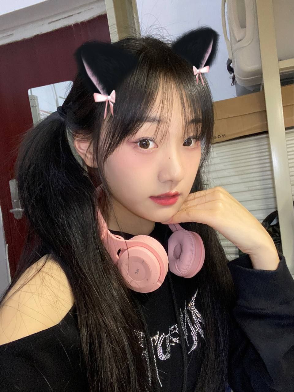#无套 #做爱 #母狗 元气甜美少女被金主后入啪啪，然后长开双腿被手指插入，接着-赤赤哗热瓜黑料中心