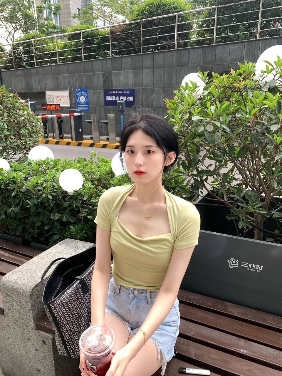 图片[7]-#大学生 #母狗 #自慰 高颜值女大学生沦为小母狗，被要求舌舔下体，还拼命用嘴吮-赤赤哗热瓜黑料中心