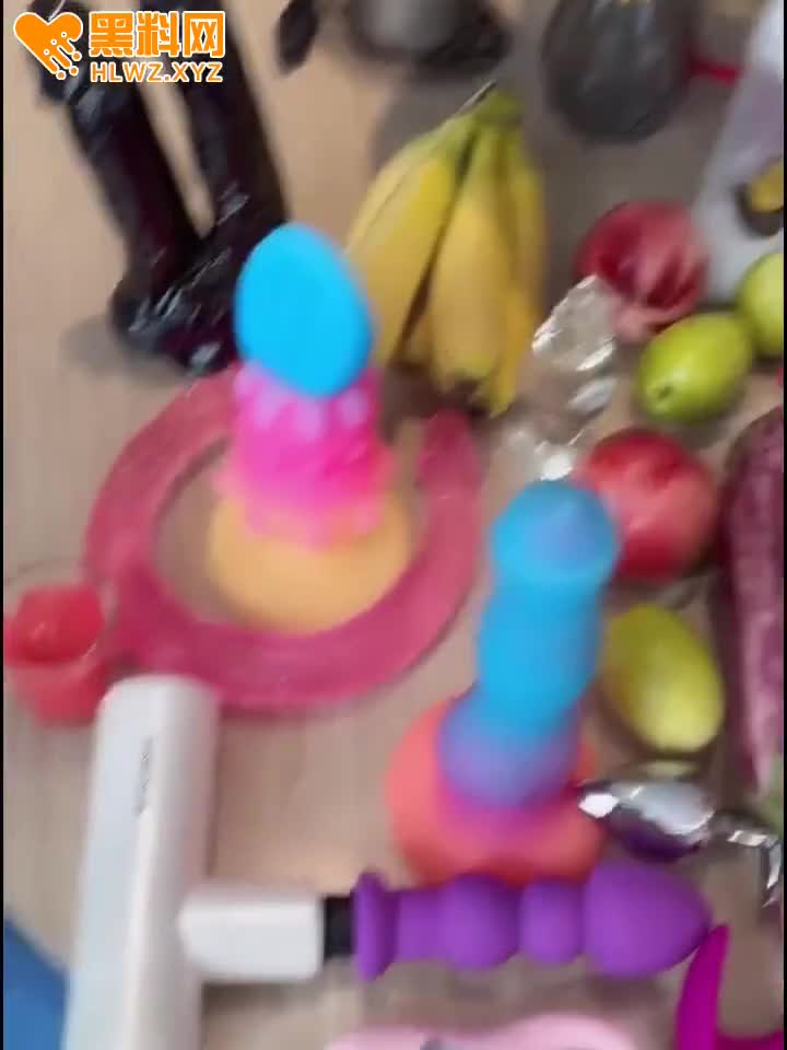 图片[11]-重口女神依然Yiyi 喜欢玩扩张的顶级骚货 各种爆虐双洞 灌肠喝尿无所不能-赤赤哗热瓜黑料中心