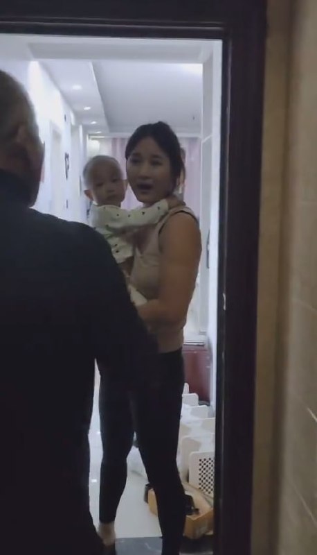 全网疯传 抖音网红莉莉出轨男小三被抓奸在床 还理直气壮 全程态度恶劣大开眼界-赤赤哗热瓜黑料中心