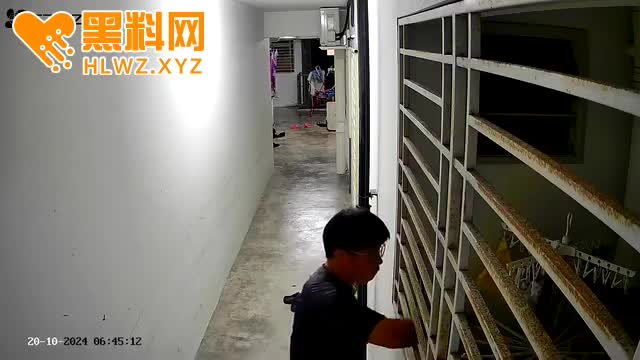 图片[9]-内衣大盗再现江湖 对着偷来的奶罩就是一顿猛啃 一边撸管 看来是真的饿了-赤赤哗热瓜黑料中心