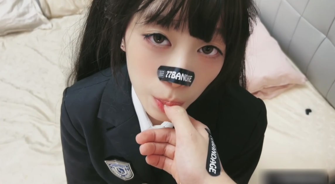 图片[10]-超级可爱美少女 创可贴贴 双马尾JK黑丝 被头套男友按在床上爆操 阿黑颜高潮脸-赤赤哗热瓜黑料中心