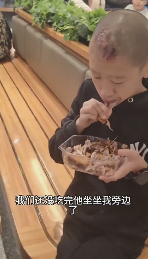 现在的精神小伙穷的连饭都吃不起了 湖南彬州 小伙直接进麦当劳吃别人剩下的骨头 头-赤赤哗热瓜黑料中心