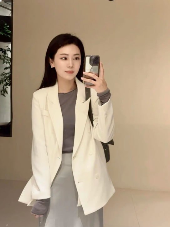 律政俏佳人 重庆某律师事务所女律师 张佳莹 被男友泄密私密视频 穿黑丝连体衣被大-赤赤哗热瓜黑料中心