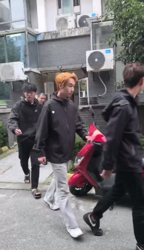 图片[11]-精神小伙界出现3名人才 19块钱3个人存活一个月最后还剩下19块钱 简直太狠了-赤赤哗热瓜黑料中心