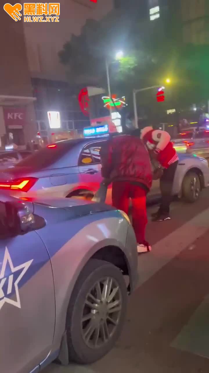图片[9]-这以后是谁的老婆 广州小仙女喝醉了被两个黑人带上出租车拉走了 今晚估计骚逼要被灌-赤赤哗热瓜黑料中心