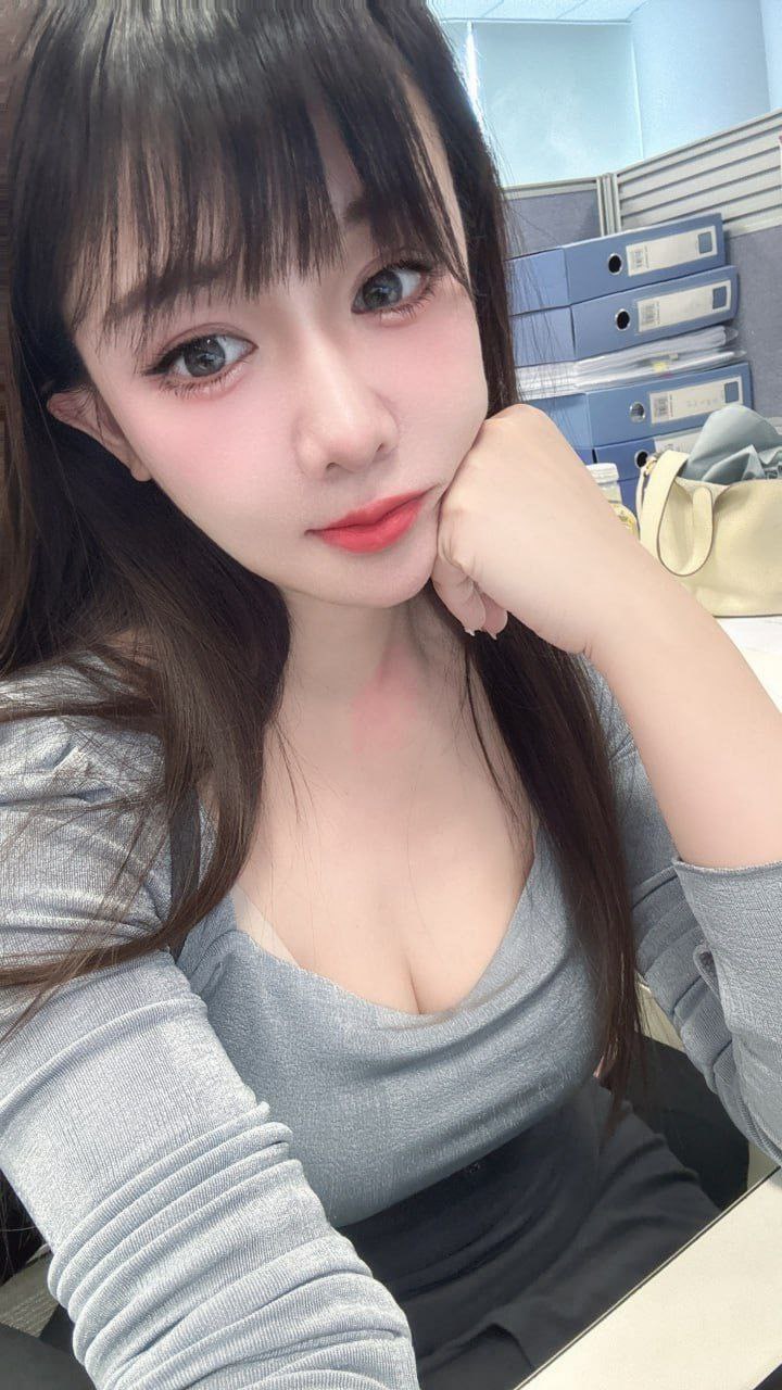 河北石家庄某公司职员 反差少妇泄密曝光 被人摆在桌子上揉穴喷出大量淫水 太骚了-赤赤哗热瓜黑料中心