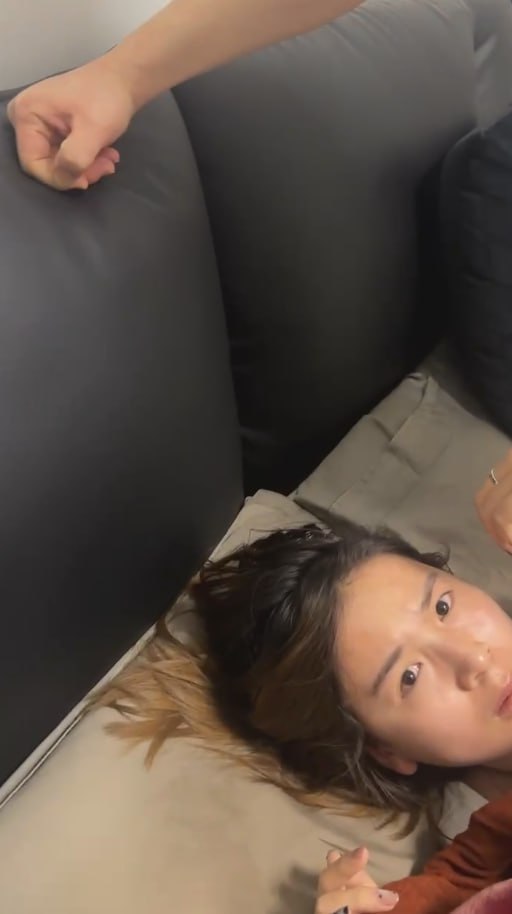 图片[8]-四出轨抓奸现场 大哥睡的正香呢 一个大笔兜直接吓醒了 拼命护住小三-赤赤哗热瓜黑料中心
