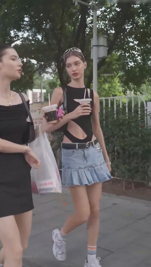 图片[11]-樱之舞 年末最新4K抄底 各种丝袜JK短裙少女少妇一网打尽-赤赤哗热瓜黑料中心