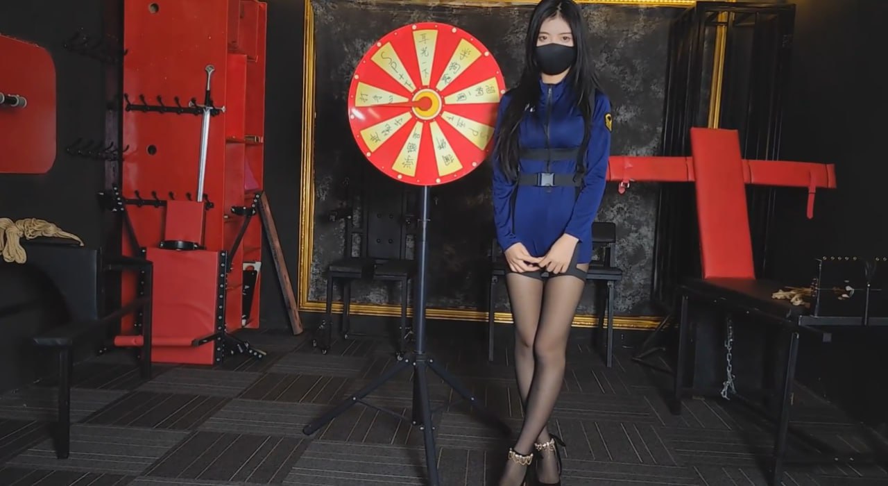 图片[9]-国模女神汤圆 女警察的转盘游戏 转到哪个就接受惩罚-赤赤哗热瓜黑料中心