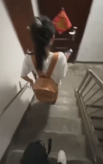 跟踪邻居家的女儿 高马尾先天JK圣体 把她调教成爱吃鸡巴的骚母狗 特别乖巧听话-赤赤哗热瓜黑料中心