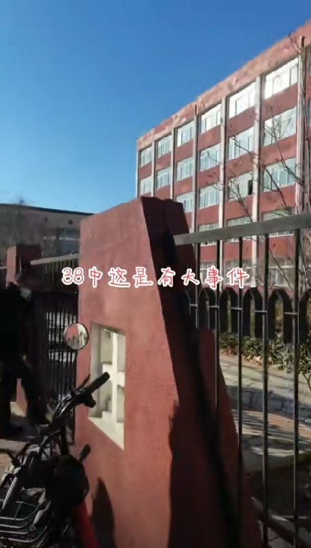 图片[7]-唐山第38中学持械斗殴事件 小伙被多人围殴打的那叫一个惨 感觉再打会直接就打死了-赤赤哗热瓜黑料中心