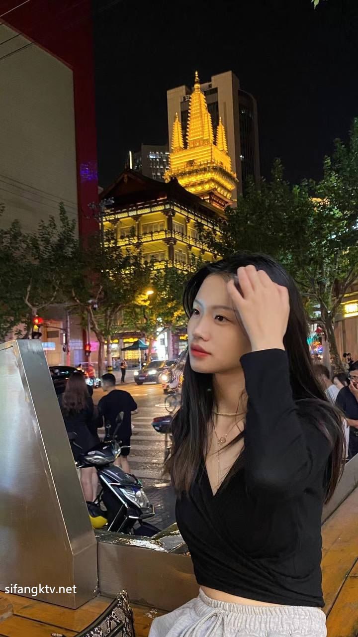 图片[9]-高颜值清纯美女学姐被男友后入狠狠地爆操，床叫声有些销魂！身材苗条，与日常清纯形象-赤赤哗热瓜黑料中心