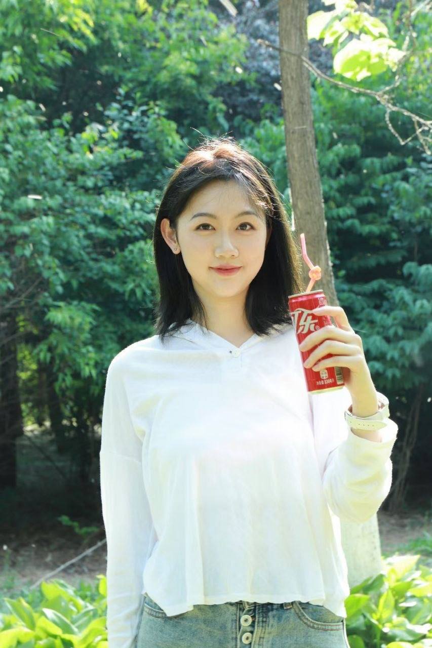 图片[7]-黑丝反差婊女学生与男友做爱曝光，跪地、蒙眼深喉口交，被使劲后入怼臀部，穿各种情趣-赤赤哗热瓜黑料中心
