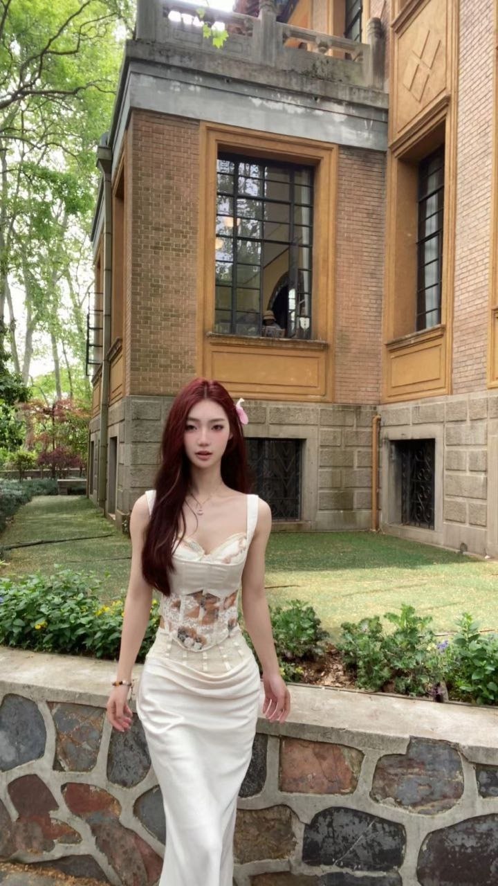 #大学生 #口交 #母狗 顶级身材的极品大学生被调教成小母狗，后入、口交、蹂躏小-赤赤哗热瓜黑料中心