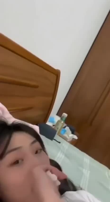 图片[10]-#无套 #做爱 #母狗 元气甜美少女被金主后入啪啪，然后长开双腿被手指插入，接着-赤赤哗热瓜黑料中心
