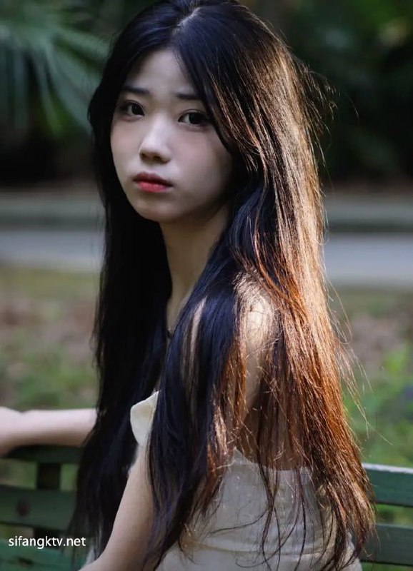 #高颜值 #自慰 #母狗 极品高颜值女大学生被金主调教视频流出。双手扭捏胸乳，搔-赤赤哗热瓜黑料中心