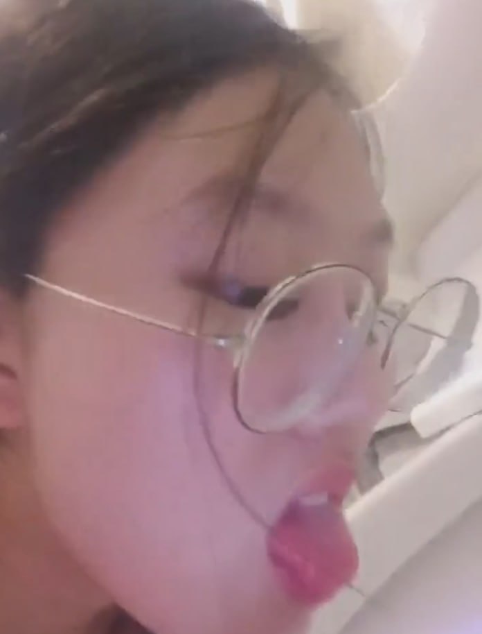 图片[7]-哪里找这么听话的小母狗 犯错了被主人惩罚扇耳光 舔马桶 还喝马桶里的水 真是人至-赤赤哗热瓜黑料中心