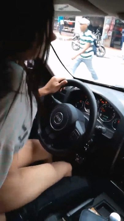 闹市区边开车边观音坐莲 女主屁股摇的飞起 还能一边开车 玩的真花-赤赤哗热瓜黑料中心
