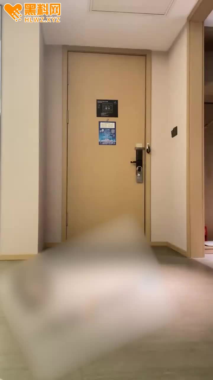 图片[9]-又骗我去送外卖 反差母狗小怪兽全裸拿外卖 把小哥眼都看直了-赤赤哗热瓜黑料中心