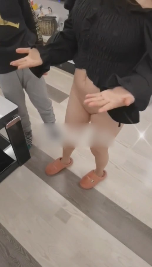 这个属实有点炸裂了 风骚妈妈用尽各种办法勾引自己的儿子 在儿子面前大胆露出 让儿-赤赤哗热瓜黑料中心