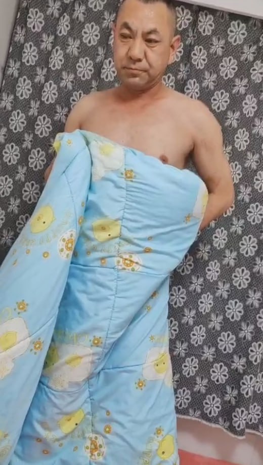 图片[9]-人妻和情夫偷情被捉奸在床 老公直接拿着菜刀架老婆脖子上 你是不是架错人了-赤赤哗热瓜黑料中心