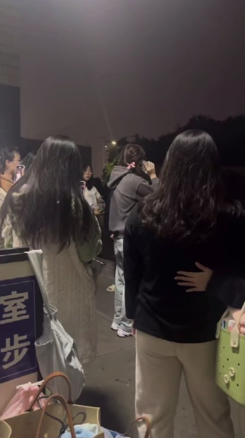 淮北师范大学热瓜！发卡哥登堂入室女生澡堂 史上最'可爱'变态偷拍狂曝光-赤赤哗热瓜黑料中心