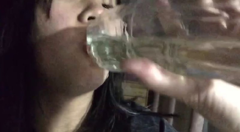 自给自足 反差母狗尿一瓶大黄尿然后再全部喝下去 真正的实现了永动机自我循环-赤赤哗热瓜黑料中心