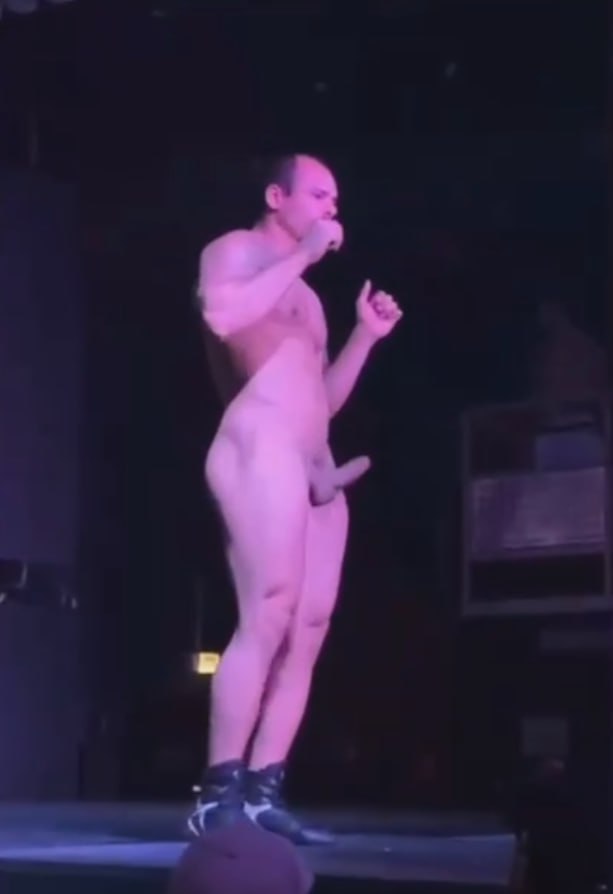 还是老外玩的花 国外酒吧 肌肉男模T台走秀 这鸡巴翘的老高 为啥鸡巴能一直硬着？-赤赤哗热瓜黑料中心