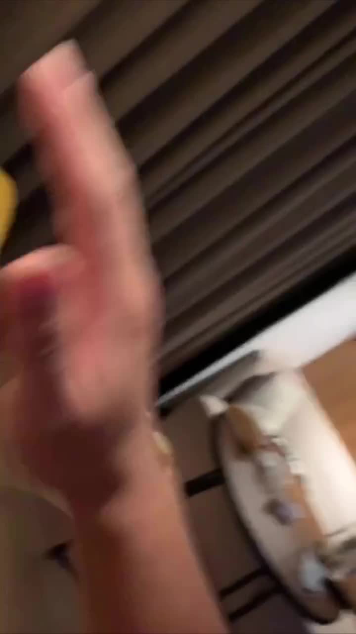 图片[12]-高颜值清纯校花被金主肆意玩弄嫩穴，来回揉捏穿着黑丝的臀部，然后撕开黑丝拍打臀部，-赤赤哗热瓜黑料中心