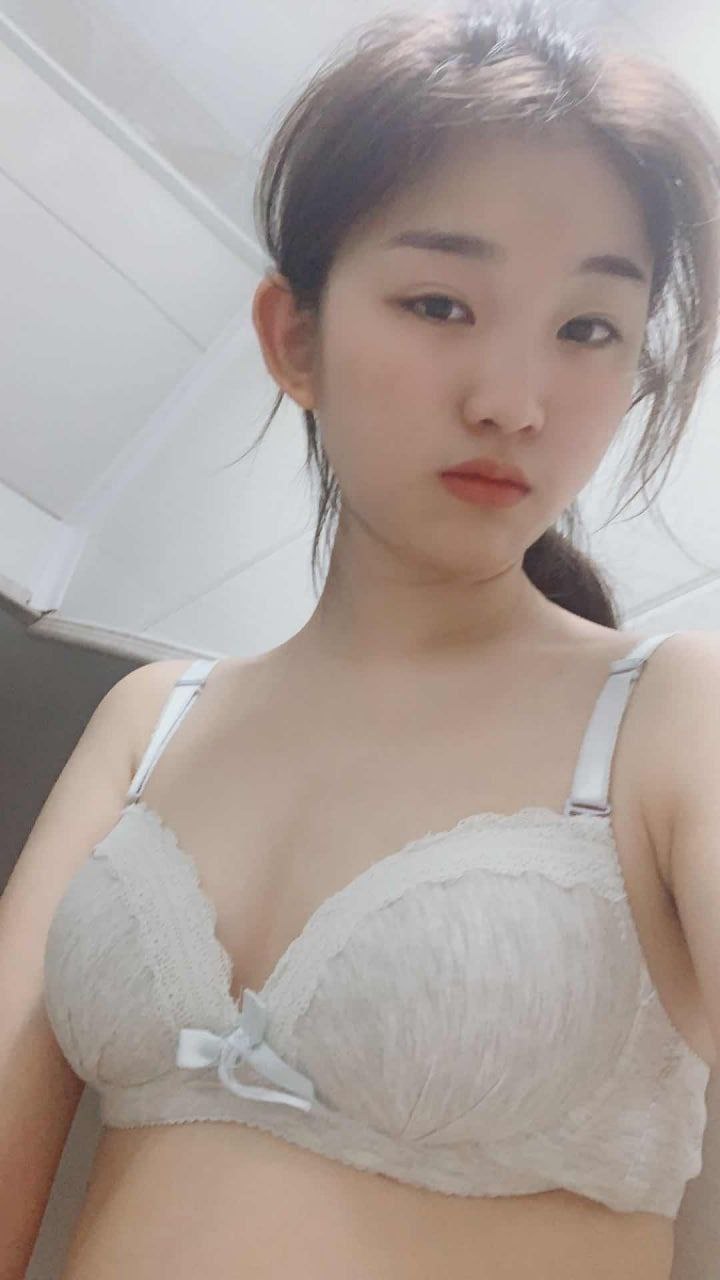微胖清纯大学生在寝室自慰不过瘾，出来和男友给深喉口交做爱！雪白的皮肤，小穴粉嫩。-赤赤哗热瓜黑料中心
