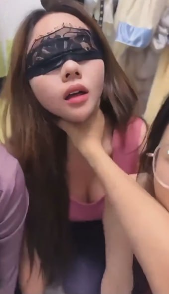 图片[7]-你的女神别人的母狗 女S同时调教三名高颜值母狗 排队扇耳光舌吻舔鞋-赤赤哗热瓜黑料中心