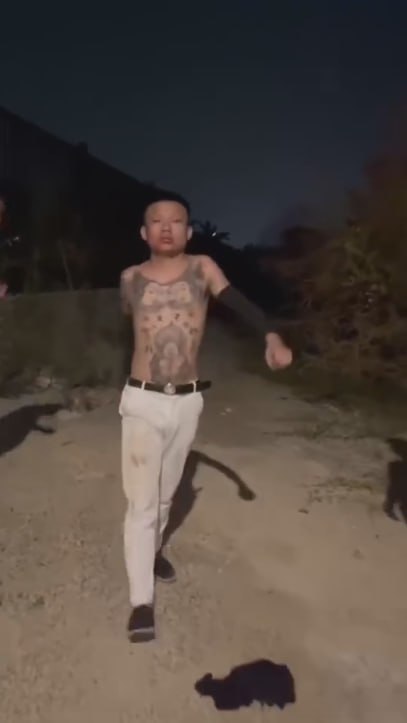 图片[7]-抓获野生精神小伙一枚 刚才跳的有多欢 一会就有多惨-赤赤哗热瓜黑料中心