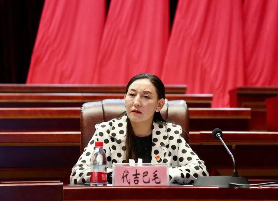图片[9]-玉树市委副书记 代吉巴毛 一夜之间火变互联网 网友纷纷表示以为是搞笑没想到是真的-赤赤哗热瓜黑料中心