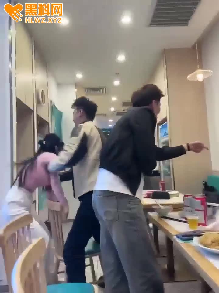 图片[11]-女人打架系列又来了 这次是两个巨乳嫩妹对打 黑衣服巨乳妹被打爆头-赤赤哗热瓜黑料中心