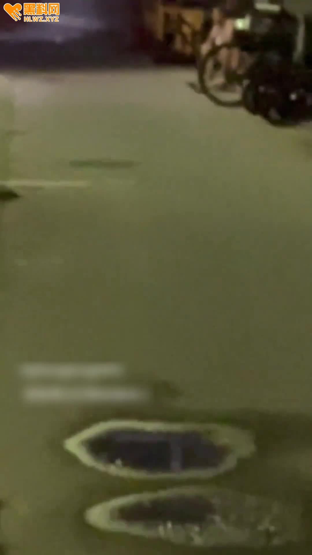 图片[9]-此母狗绝对是露出界的天花板了 马路上直接下跪自慰揉穴 胆子不是一般的大-赤赤哗热瓜黑料中心