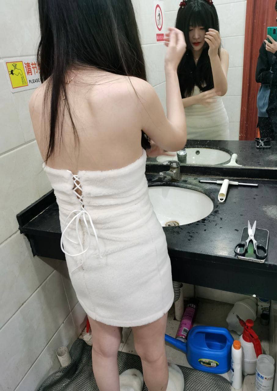 图片[9]-萝莉系母狗土豪的性玩具 白天带出去户外露出 晚上撅起屁股就是挨操 连菊花也不放过-赤赤哗热瓜黑料中心