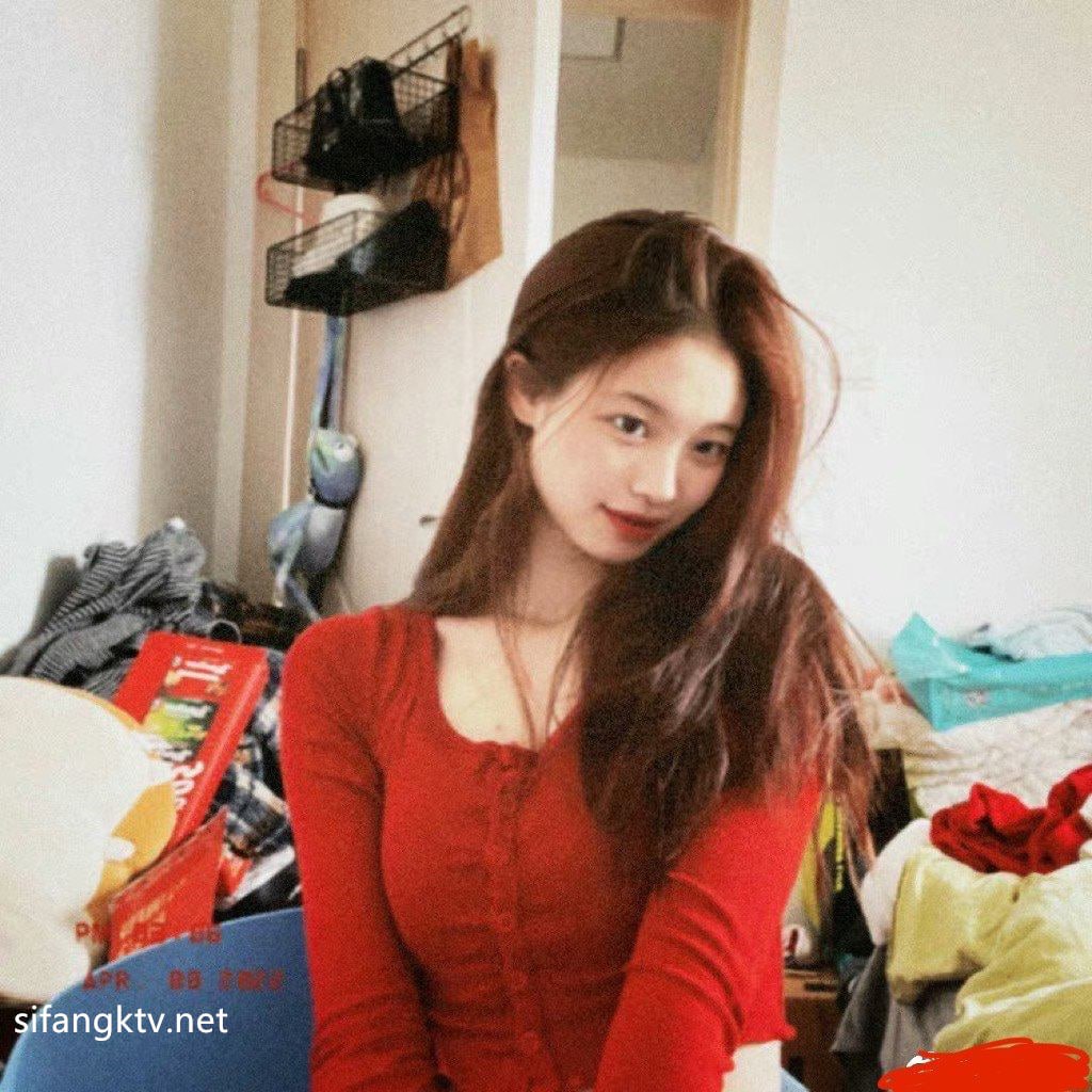 高颜值清纯美女学姐被男友后入狠狠地爆操，床叫声有些销魂！身材苗条，与日常清纯形象-赤赤哗热瓜黑料中心