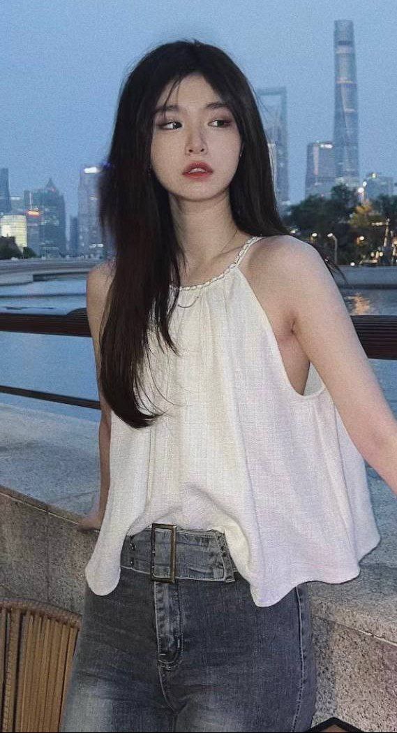 上海高挑美女啪啪视频流出，喜欢被后入抽插，粉嫩小穴被肆意玩弄，乳头被舌舔！该凸的-赤赤哗热瓜黑料中心