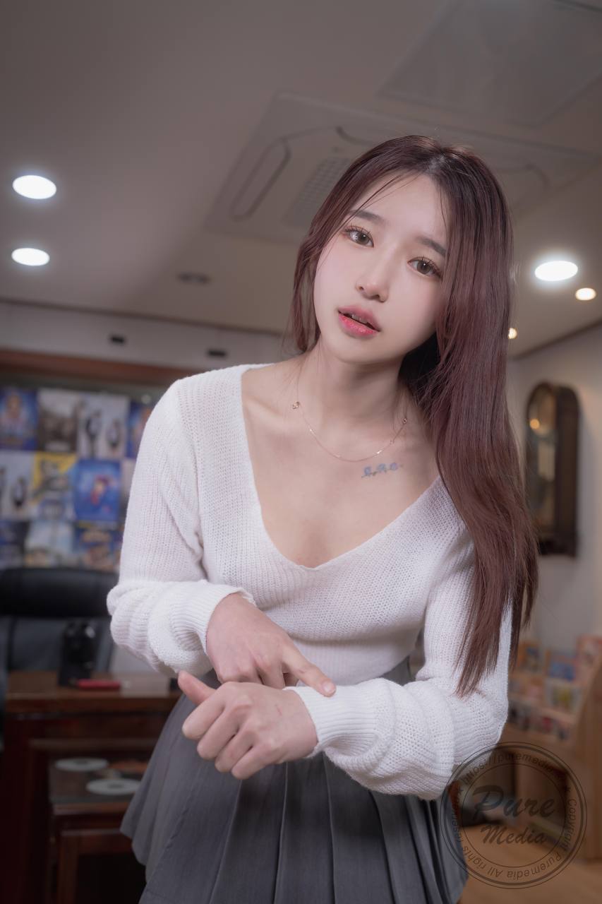 #大尺度 #纯欲 #套图 清纯美女大尺度套图流出，摆出各种姿势极致诱惑，白嫩身体-赤赤哗热瓜黑料中心