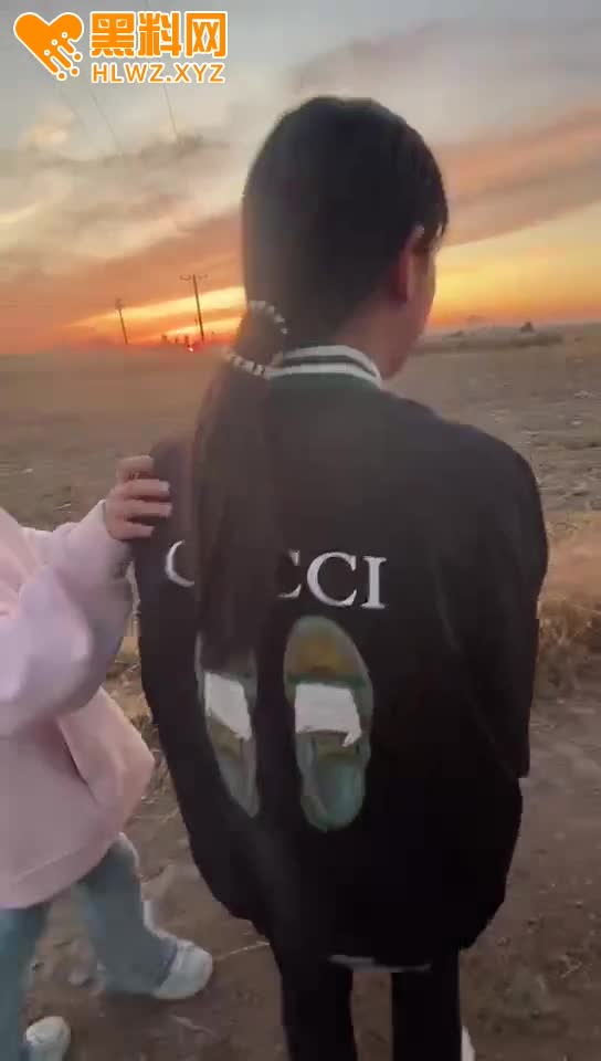 图片[10]-东北再现霸凌事件 几个精神小妹对一个黑衣服少女进行长达5分多钟的 拳打脚踢扇耳光-赤赤哗热瓜黑料中心