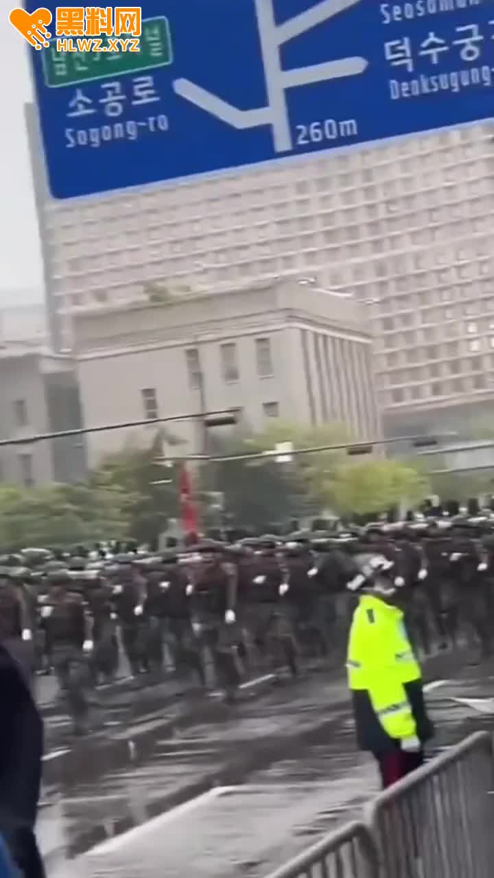 图片[11]-战争一触即发 ！网友拍到 韩国集结大量军队 坦克 火炮 导弹开往三八线 韩军进入-赤赤哗热瓜黑料中心