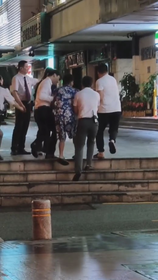 图片[7]-深圳水森林水会 一男子逃单被保安当场抓住 大喊“救命啊” 这大哥的浴服都没换下来-赤赤哗热瓜黑料中心