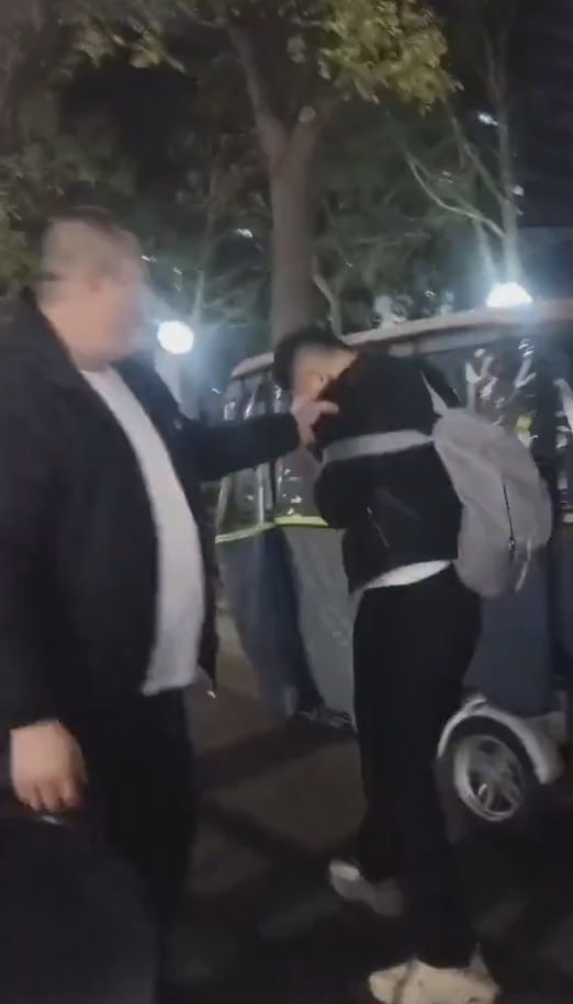 图片[9]-河南小伙偷内衣被当场捉包 疯狂挡脸 拍视频的大哥快笑过去了-赤赤哗热瓜黑料中心